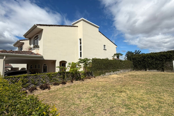 Se vende lote en Escazú, Guachipelin.