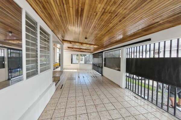 Alquiler de casa en Rohrmoser. Uso comercial.