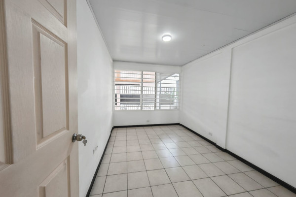 Alquiler de casa en Rohrmoser. Uso comercial.