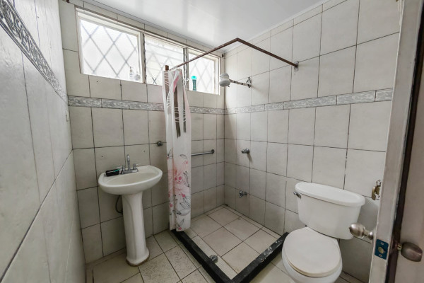 Alquiler de casa en Rohrmoser. Uso comercial.
