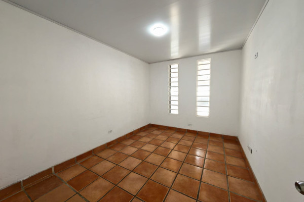 Alquiler de casa en Rohrmoser. Uso comercial.