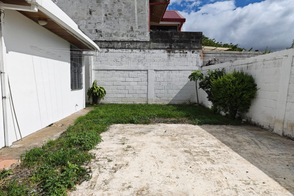 Alquiler de casa en Rohrmoser. Uso comercial.