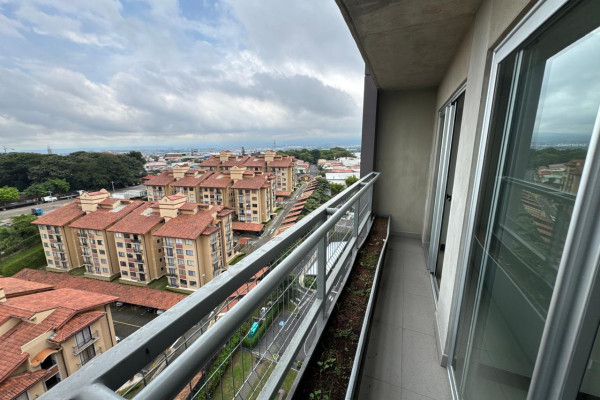 Se alquila apartamento moderno en La Uruca.