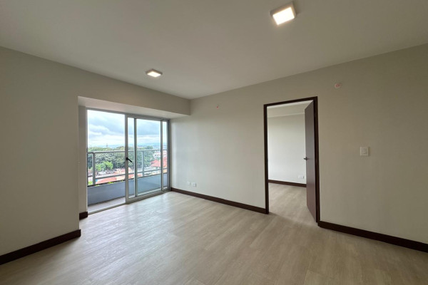 Se alquila apartamento moderno en La Uruca.