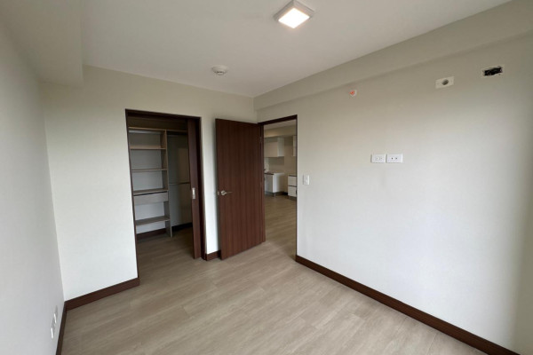 Se alquila apartamento moderno en La Uruca.