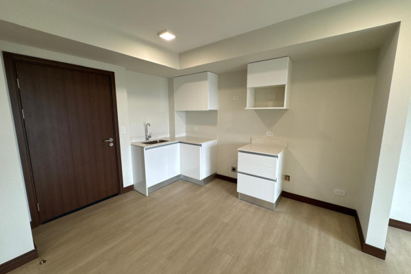 Se alquila apartamento moderno en La Uruca.