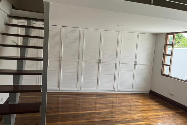 Alquiler apartamento en La Uruca. Servicios incluidos.