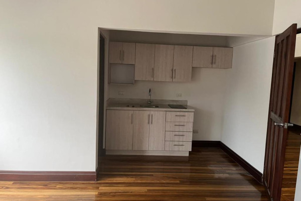 Alquiler apartamento en La Uruca. Servicios incluidos.