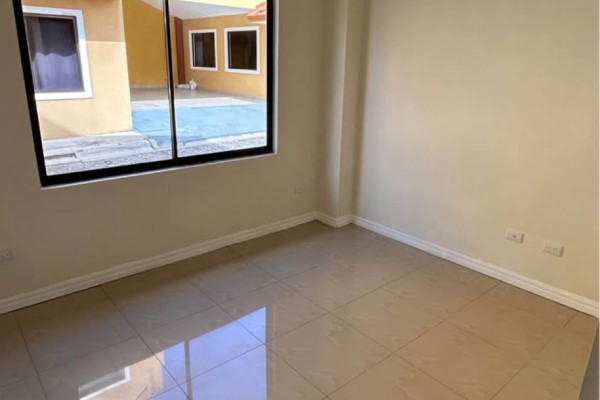 Se alquila apartamento de 2 plantas en La Uruca.
