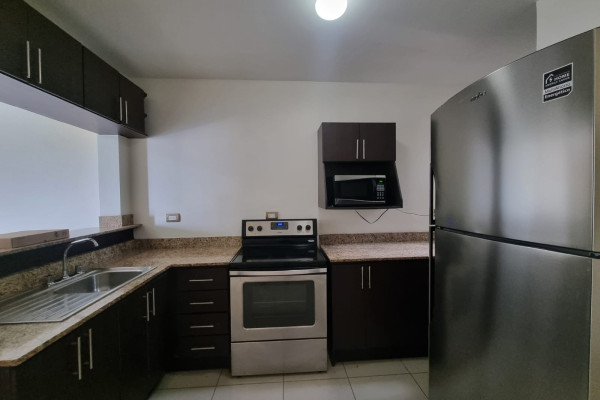 Alquiler de apartamento en Heredia, Cariari. Amoblado.