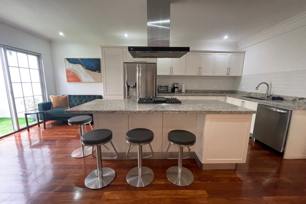 Alquiler de casa en Escazú por la Paco. Full amoblado.