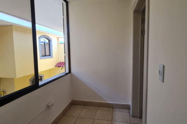 Alquiler de apartamento en Heredia, Cariari. (2 plantas).