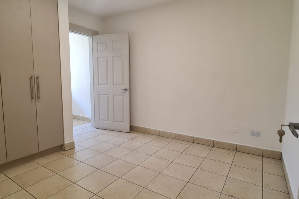 Alquiler de apartamento en Heredia, Cariari. (2 plantas).