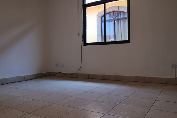 Alquiler de apartamento en Heredia, Cariari. (2 plantas).