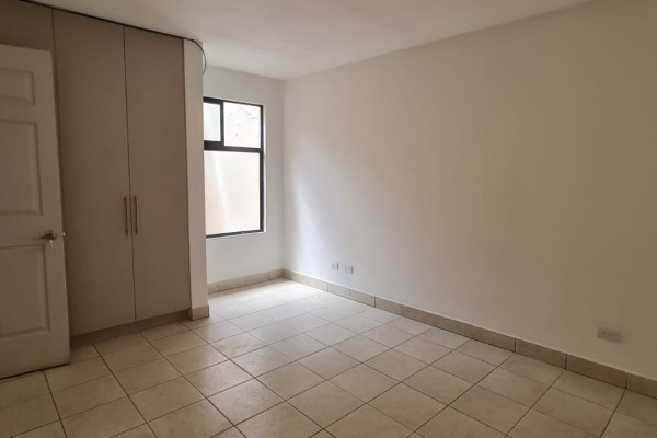 Alquiler de apartamento en Heredia, Cariari. (2 plantas).