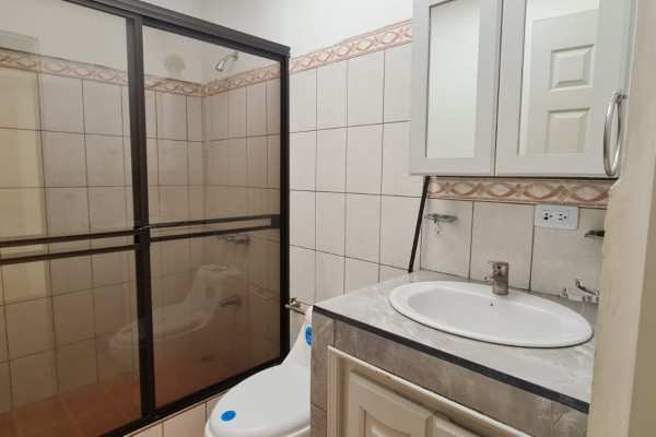 Alquiler de apartamento en Heredia, Cariari. (2 plantas).