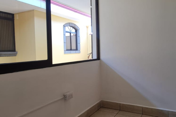Alquiler de apartamento en Heredia, Cariari. (2 plantas).