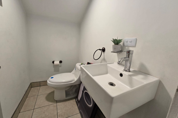 Alquiler de apartamento en Heredia, Cariari. (2 plantas).