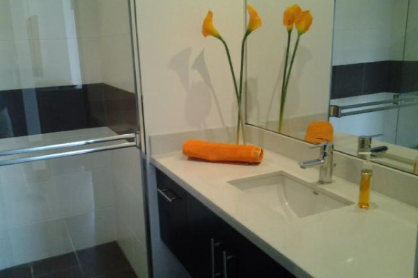 Alquiler de apartamento grande en Santa Ana, Montesol. Full amoblado.