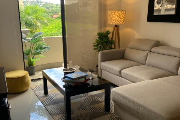 Alquiler de apartamento grande en Santa Ana, Montesol. Full amoblado.