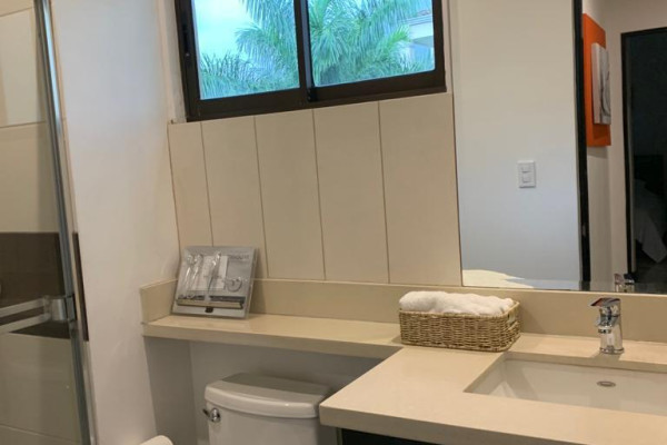 Alquiler de apartamento grande en Santa Ana, Montesol. Full amoblado.