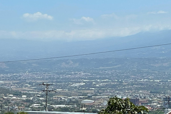 Alquiler de casa en San Antonio de Escazú. A estrenar.