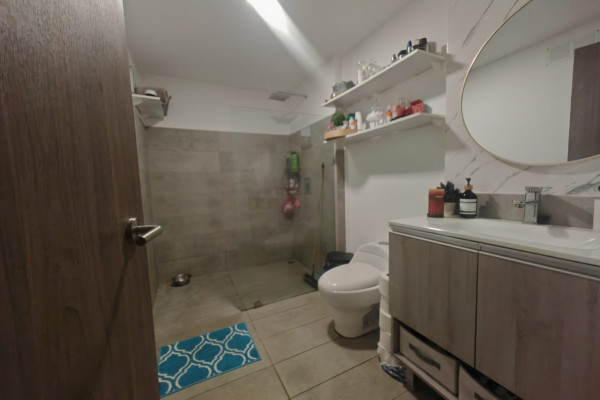 Se vende apartamento en San Antonio de Escazú. Planta baja.