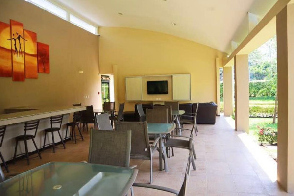 Se alquila Apartamento Amueblado en Santa Ana.