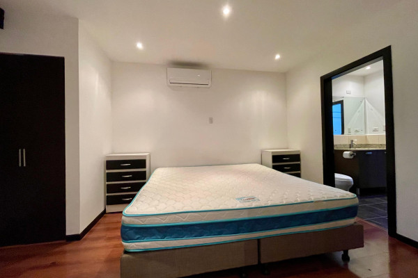 Se alquila Apartamento Amueblado en Santa Ana.