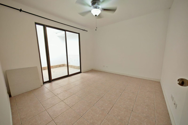 Se alquila casa en Escazú en condominio.-11