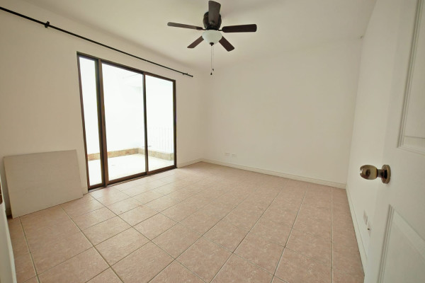 Se alquila casa en Escazú en condominio.-9