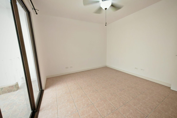 Se alquila casa en Escazú en condominio.-8