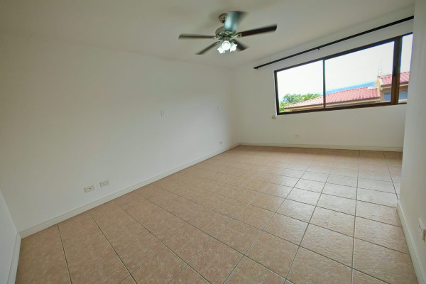 Se alquila casa en Escazú en condominio.-5