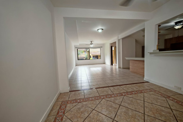 Se alquila casa en Escazú en condominio.-15