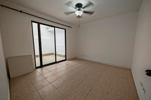 Se alquila casa en Escazú en condominio.-13