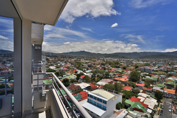 Se alquila Apartamento en Los Yoses.
