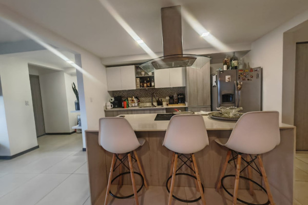 Se vende apartamento en San Antonio de Escazú. Planta baja.