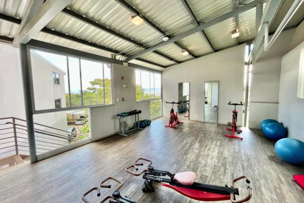Se vende apartamento en San Antonio de Escazú. Planta baja.