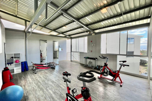 Se vende apartamento en San Antonio de Escazú. Planta baja.