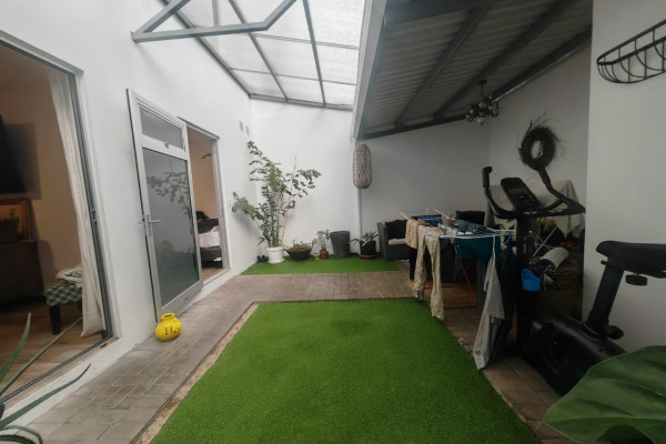 Se vende apartamento en San Antonio de Escazú. Planta baja.