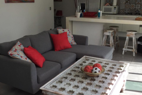 Se alquila apartamento en Piedades de Santa Ana. Amoblado.