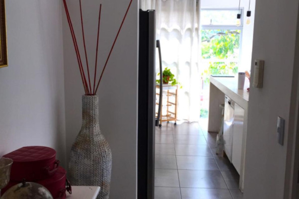 Se alquila apartamento en Piedades de Santa Ana. Amoblado.