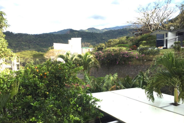 Se alquila apartamento en Piedades de Santa Ana. Amoblado.