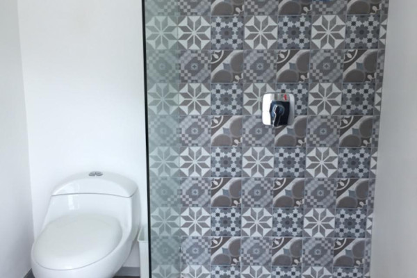 Se alquila apartamento en Piedades de Santa Ana. Amoblado.
