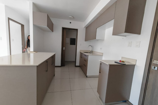 Se vende apartamento en Rohrmoser.  Paradisus.