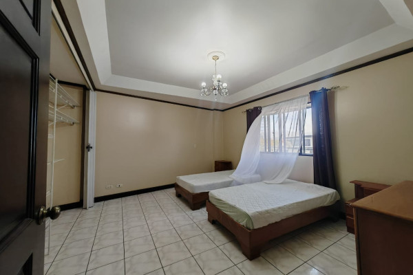 Se alquila apartamento amoblado en Rohrmoser.