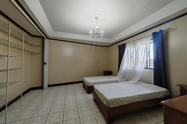 Se alquila apartamento amoblado en Rohrmoser.