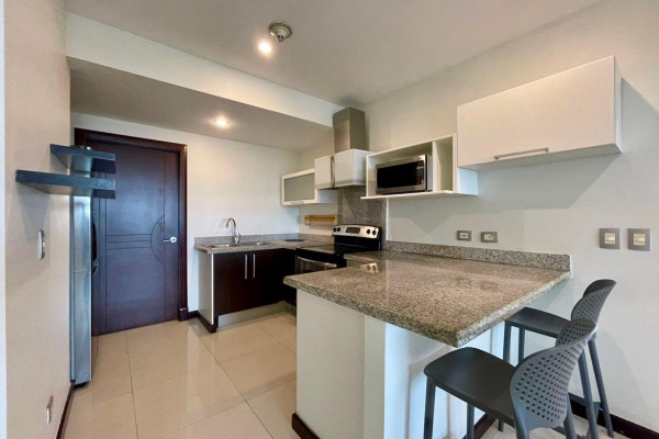 Se alquila apartamento amoblado en Guachipelín, Escazú.