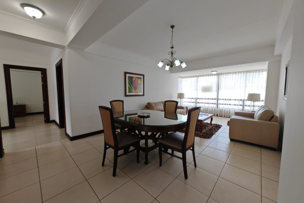 Se alquila apartamento en Escazú. Trejos Montealegre. Amueblado.