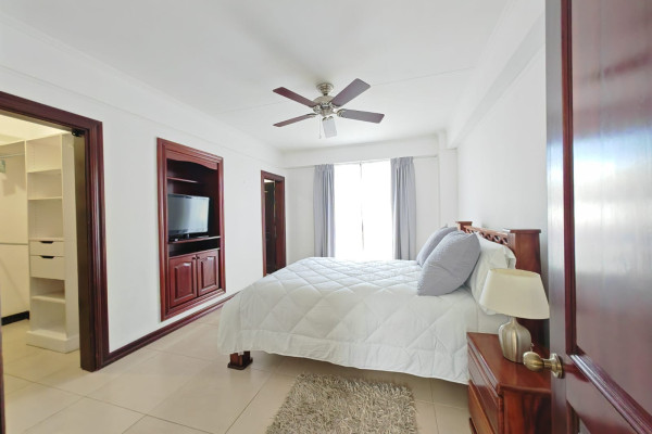Se alquila apartamento en Escazú. Trejos Montealegre. Amueblado.